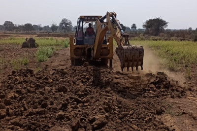 3 अवैध प्लॉटिंग पर त्वरित कार्रवाई, चलवाया बुलडोजर