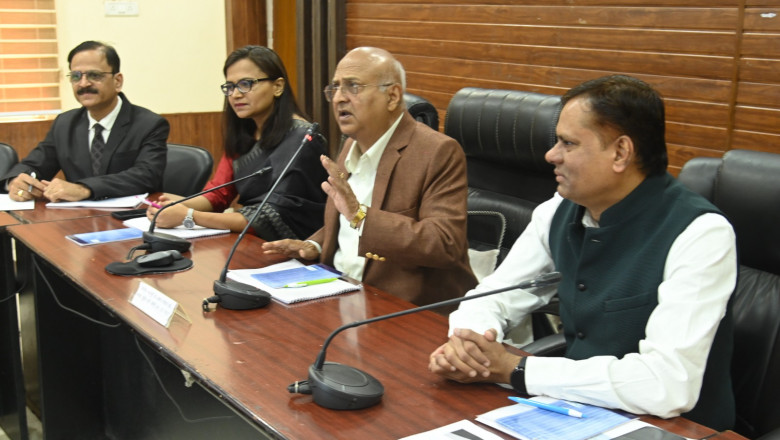 दुर्घटनाओं पर अंकुश लगाने पब्लिक ट्रांसपोर्ट को बढ़ावा  -  न्यायमूर्ति  अभय मनोहर सप्रे