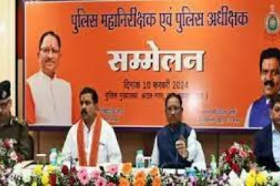मुख्यमंत्री विष्णुदेव साय ने आज पुलिस महानिरीक्षकों और पुलिस अधीक्षकों की ली बैठक,मुख्यमंत्री ने अधिकारियों को कड़े निर्देश देते हुए कहा