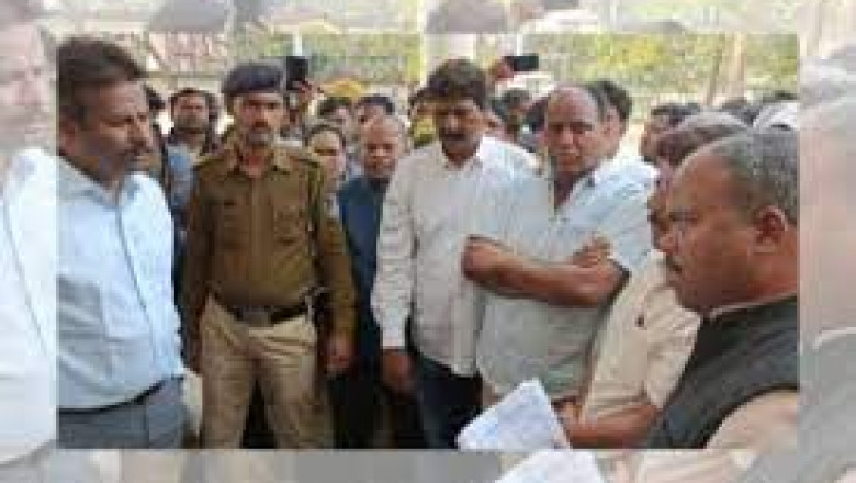 आदिवासी युवक की पिटाई के बाद वीडियो वायरल, कांग्रेस ने की आरोपी के घर बुलडोजर चलाने की मांग