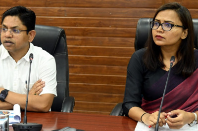 पंचायतों में संचालित शासन की योजनाओं एवं गतिविधियों की कलेक्टर ने की समीक्षा