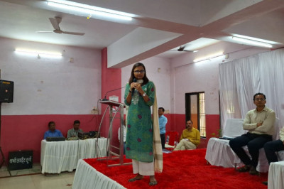 अधिकारी-कर्मचारी यातायात नियमों का कड़ाई से करें पालन-कलेक्टर