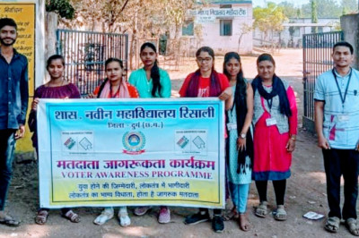 *नवीन महाविद्यालय रिसाली में मतदाता जागरूकता का आयोजन हुआ*