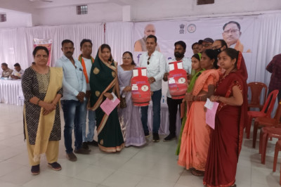 नौ लोगों को मिला उज्जवला गैस,  शिविर का लक्ष्य समाज के अंतिम छोर तक लोगों को लाभ पहुंचाना