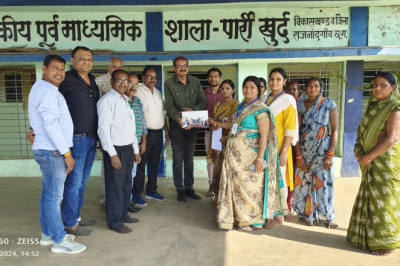 पार्रीखुर्द के बच्चों ने खुशी से किया पहला न्योता भोजन