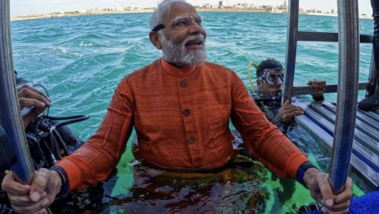 प्रधानमंत्री नरेंद्र मोदी ने पानी के अंदर द्वारिकाधीश के किये दर्शन