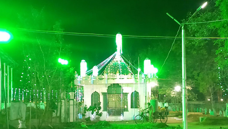 शब-ए-बराअत पर घरों, मस्जिदों और कब्रिस्तान में  सुबह तक चलता रहा इबादत का सिलसिला