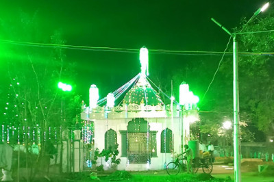 शब-ए-बराअत पर घरों, मस्जिदों और कब्रिस्तान में  सुबह तक चलता रहा इबादत का सिलसिला