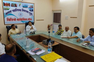 -महापौर,आयुक्त ने निगम अधिकारियों और ठेका कंपनी को दिये जरूरी निर्देश: गर्मी से पहले बचे कार्यों को पूरा करने कहा: