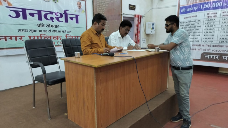 गौरव पथ और वार्ड के मुख्य मार्ग का हो डामरीकरण-ऋषि शास्त्री पार्षद ने जनचौपाल दौरान आवागमन समस्या के निराकरण के लिए आयुक्त के नाम ज्ञापन सौंपा