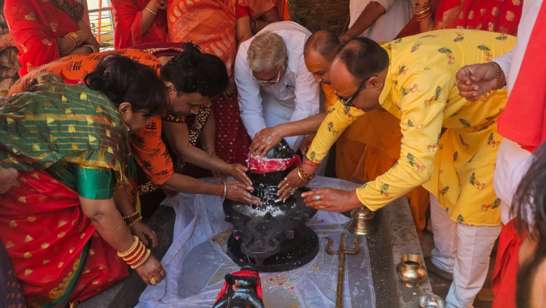 मनोकामनेश्वर महादेव मंदिर में शिव जी की स्थापना वोरा निवास स्थित किया गया