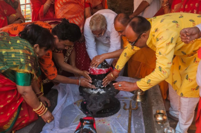 मनोकामनेश्वर महादेव मंदिर में शिव जी की स्थापना वोरा निवास स्थित किया गया