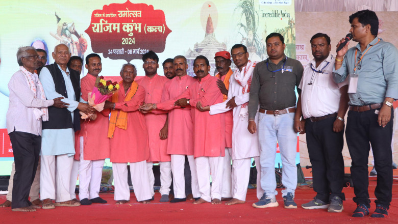 राजिम कुंभ कल्प के मंच पर स्थानीय कलाकारों ने शानदार प्रस्तुति देकर दर्शकों से खूब वाहवाही लूटी