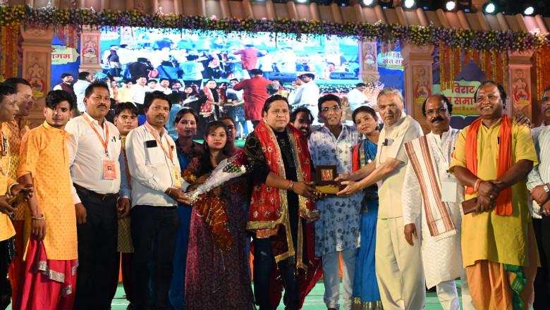 राजिम कुंभ कल्प में पहुंचे दंडी स्वामी सच्चिदानंद तीर्थ ने किया माँ सरस्वती यज्ञ  बड़ी संख्या में स्कूली बच्चें हुए शामिल