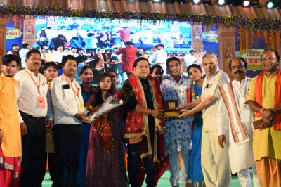 राजिम कुंभ कल्प में पहुंचे दंडी स्वामी सच्चिदानंद तीर्थ ने किया माँ सरस्वती यज्ञ  बड़ी संख्या में स्कूली बच्चें हुए शामिल
