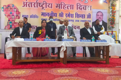 अंतर्राष्ट्रीय महिला दिवस“ की पूर्व संध्या पर अधिवक्ता संघ दुर्ग द्वारा आयोजित कार्यक्रम में माननीय न्यायमूर्ति रमेश सिन्हा मुख्य न्यायाधीश छत्तीसगढ़ उच्च न्यायालय, बिलासपुर सम्मिलित हुए