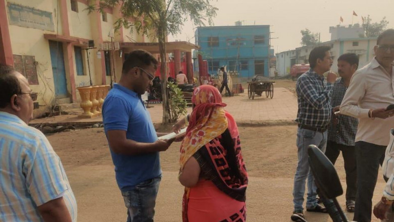 निगम  आयुक्त  स्टेशन पारा एवं गौरी नगर में सफाई और निर्माण कार्य