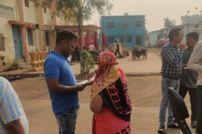 निगम  आयुक्त  स्टेशन पारा एवं गौरी नगर में सफाई और निर्माण कार्य
