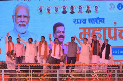 रायपुर में महापंचायत में विशिष्ट कार्य करने वाले ग्राम पंचायतों को 9 थीम पर किया गया सम्मानित