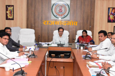 कलेक्टर ने संसदीय निर्वाचन क्षेत्र क्रमांक 06- राजनांदगांव के सहायक रिटर्निंग अधिकारियों की ली बैठक  निर्वाचन के दौरान आपसी समन्वय एवं संचार के लिए योजनाबद्ध तरीके से कार्य करने की जरूरत