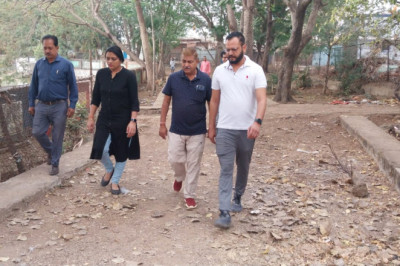 एस.एल.आर.एम. की बदहाल व्यवस्था देख आयुक्त ने कहा, ठेकेदार को दो नोटिस