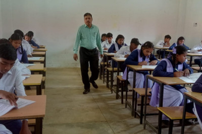 जिला शिक्षा अधिकारी ने किया बोर्ड परीक्षा केंद्रों का निरीक्षण