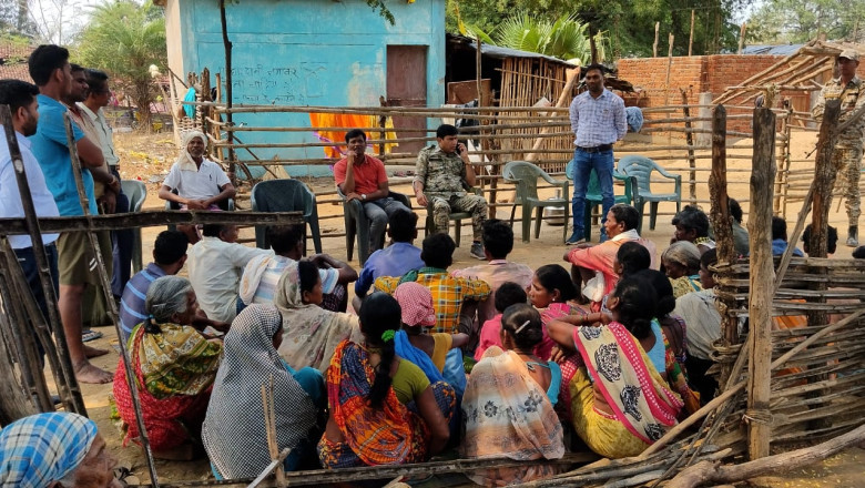 कलेक्टर व एसपी ने मानपुर विकासखंड के ग्राम पंचायत गडड़ोमी के डोमीकला गाँव पहुँचकर ग्रामीणों से रूबरू हुए