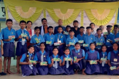 पार्रीखुर्द में आठवीं के छात्रों को दी गई विदाई