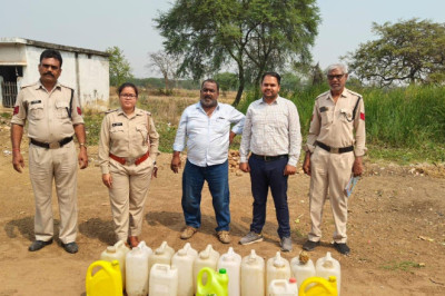 आबकारी विभाग ने बड़ी मात्रा में जप्त की कच्ची महुआ शराब एवं महुआ लाहन