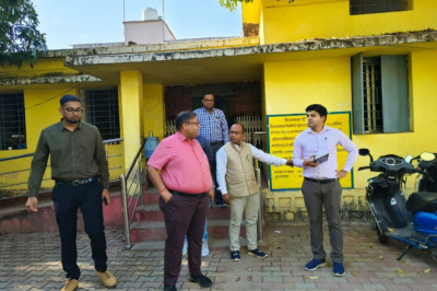 कलेक्टर अग्रवाल ने विभिन्न मतदान केन्द्रों का किया औचक निरीक्षण