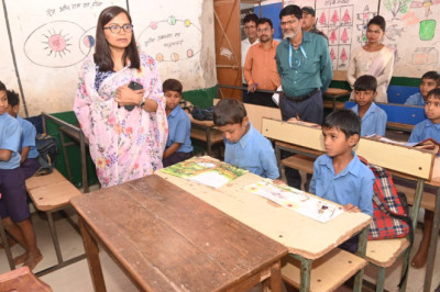 कलेक्टर ने प्राथमिक शाला का किया औचक निरीक्षण  - ओला वृष्टि के कारण हुये फसल नुकसान का किसानों को मिलेगा मुआवजा