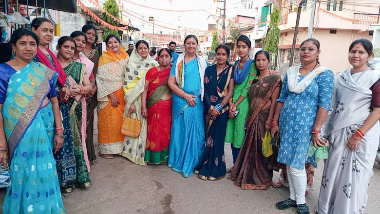 -शहर जिला महिला कांग्रेस पश्चिम ब्लाक की वार्ड में चलो अभियान में कांग्रेस प्रत्याशी राजेन्द्र साहू को वार्डो में मिल रहा है जनसमर्थन,