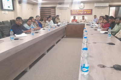 स्वतंत्र, निष्पक्ष एवं शांतिपूर्ण निर्वाचन के लिए सभी अधिकारी प्रतिबद्ध रहें - कलेक्टर