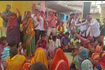 भाजपा महिला मोर्चा द्वारा मंडल अम्बागढ़ चौकी में होली मिलन समारोह हर्षोल्लास के साथ सम्पन्न