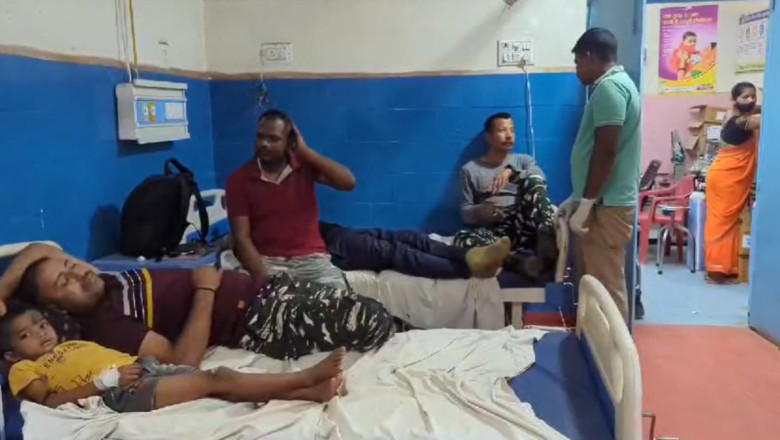 CRPF जवानों से भरी एंबुलेंस पलटी, 11 जवान समेत 1 ड्राइवर घायल-