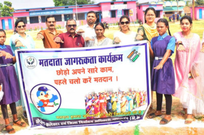 छात्र-छात्राओं ने रैली निकालकर मतदान कराने की ली शपथ