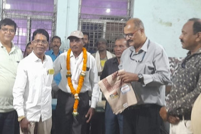 ठेका मजदूर को दी ससम्मान विदाई