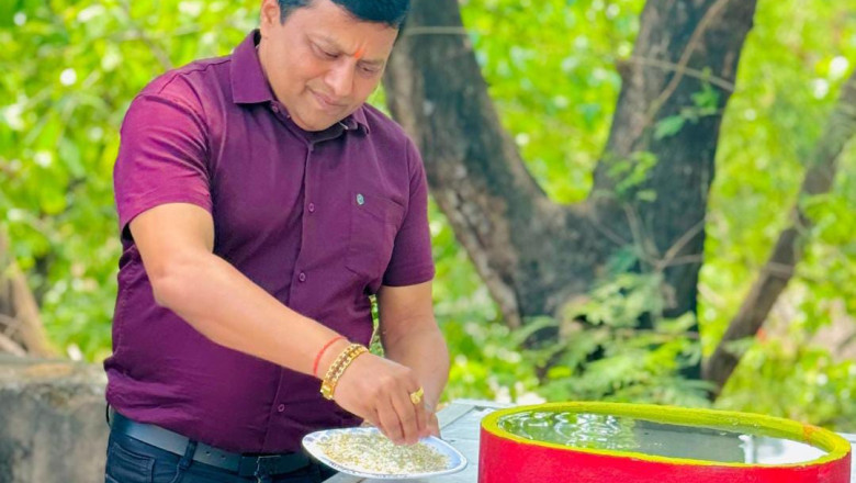 आयुक्त लोकेश चन्द्राकर ने पक्षियों के लिए निगम कार्यालय के छत पर मिट्टी के सकोरों में पक्षियों के लिए रखें दाना-पानी:
