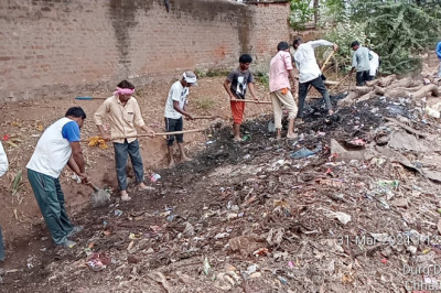 क्षेत्र में चल रहे सफाई कार्यो का आयुक्त ने किया अवलोकन