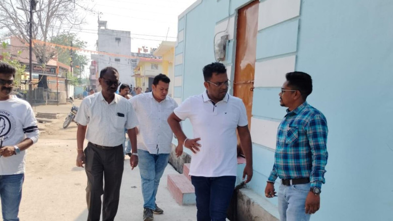 निगम आयुक्त आज सुबह अधिकारियों के साथ बसंतपुर में प्रगतिरत निर्माण कार्य एवं साफ सफाई देखे, पेयजल सप्लाई की नागरिकों से ली जानकारी