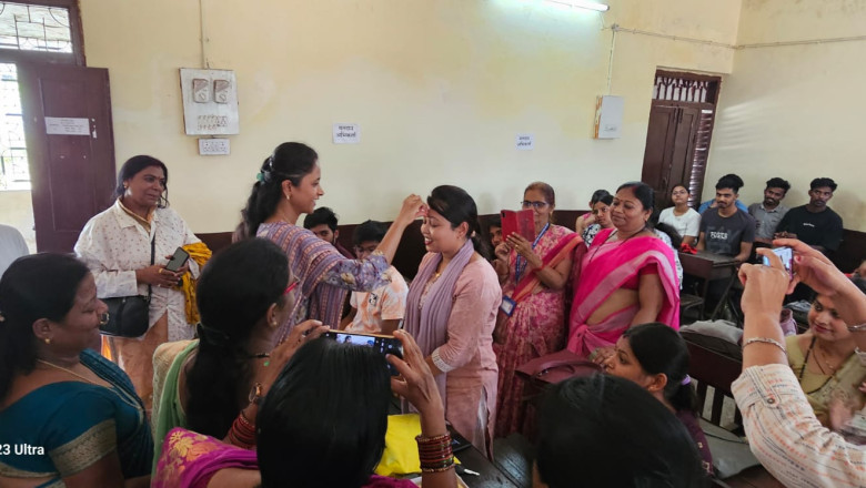 मतदाता जागरूकता में सम्मानित हुए नवविवाहिता वधु, वरिष्ठ नागरिक एवं युवा