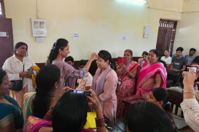 मतदाता जागरूकता में सम्मानित हुए नवविवाहिता वधु, वरिष्ठ नागरिक एवं युवा