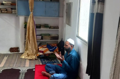मस्जिदों में एतकाफ पर बैठ शहरभर के लिए कर रहे दुआएं