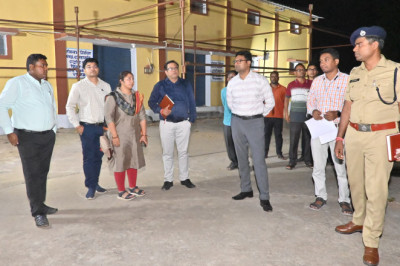 पुलिस प्रेक्षक कलासागर ने विगत शाम मंडी परिसर स्थित स्ट्रांग रूम का किया औचक निरीक्षण