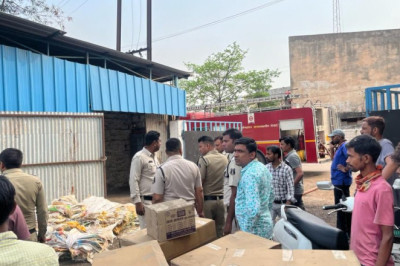 अगरबत्ती फैक्ट्री में लगी भीषण आग   ,लाखों का सामान जलकर खाक