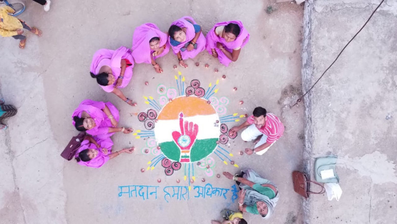 मतदाता जागरूकता कार्यक्रम के अंतर्गत नुक्कड़ नाटक,सुआ नृत्य, मेहंदी एवं रंगोली प्रतियोगिता का हुआ आयोजन