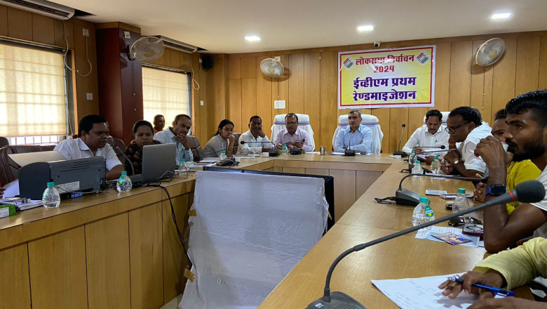 ईवीएम मशीनों का प्रथम रेंडमाइजेशन राजनीतिक दलों के प्रतिनिधियों के समक्ष हुआ’
