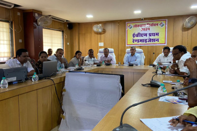 ईवीएम मशीनों का प्रथम रेंडमाइजेशन राजनीतिक दलों के प्रतिनिधियों के समक्ष हुआ’