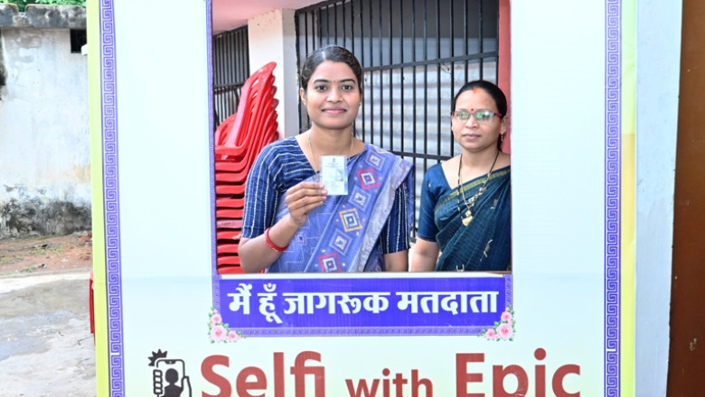 कलेक्टर अग्रवाल सेल्फी विथ ईपिक अभियान के जिला स्तरीय कार्यक्रम में हुए शामिल