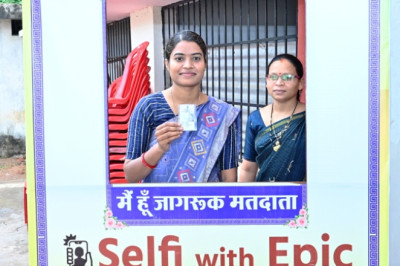 कलेक्टर अग्रवाल सेल्फी विथ ईपिक अभियान के जिला स्तरीय कार्यक्रम में हुए शामिल